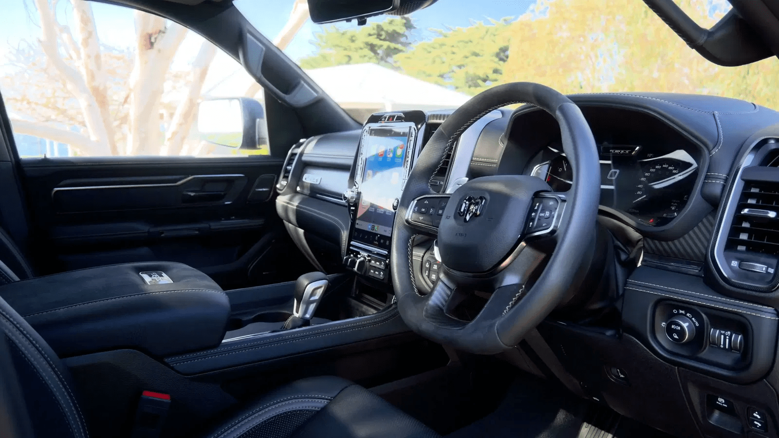 671a4c6638bcf282c66333ed_671a49337753bbf66af84d0d_RAM_2520TRX_2520Interior6-min
